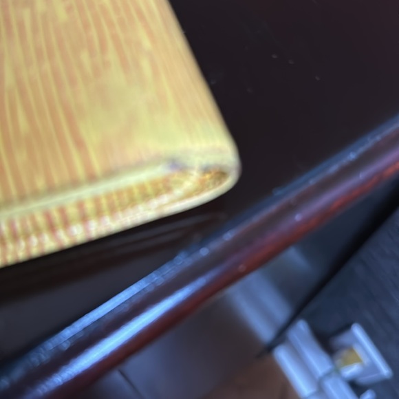 Louis Vuitton yellow epi wallet. Good condition! - Picture 9 of 11